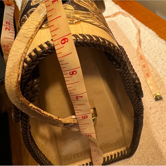 Vintage tooled leather Western theme purse - Picture 3 of 12